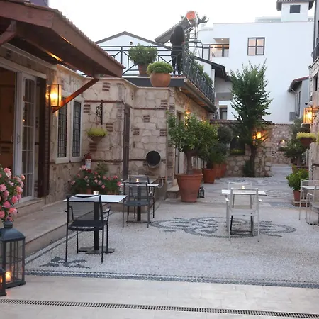 Bright Flat With Balcony Near Hadrian's Gate * أنطاليا