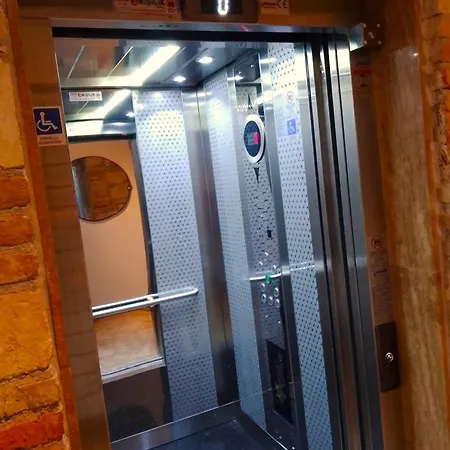 شقة Bright Flat With Balcony Near Hadrian's Gate
