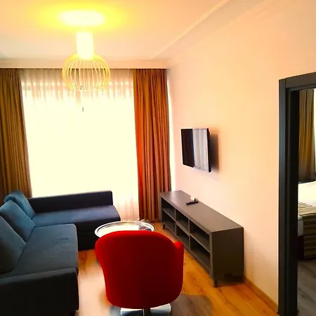 Bright Flat With Balcony Near Hadrian's Gate شقة *